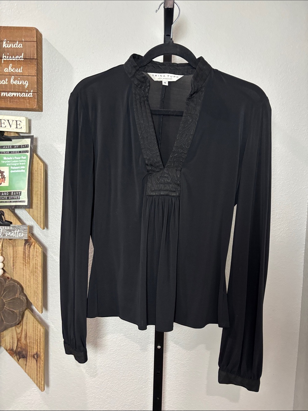 Trina Turk Black V-Neck Long Sleeve Blouse with Pintuck Detail 19ptp 22 L sz M